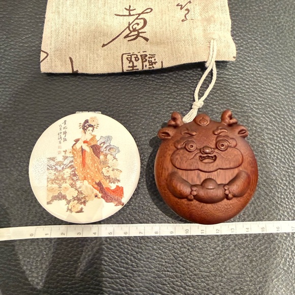 Wooden Scalp Massage Brush and Compact Mirror Set - Picture 6 of 7